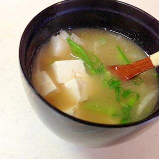 大根と絹さやと豆腐のお味噌汁